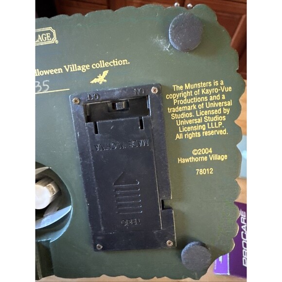 Hawthorne Village LILY'S INN THE MUNSTERS HALLOWEEN VILLAGE No. A3135 (READ DES) - Picture 7 of 12